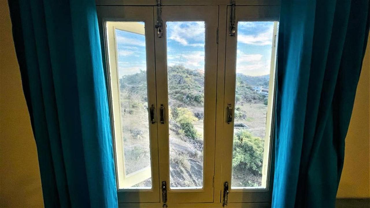 Shikhar Bunglow - A Stunning Valley View Bungalow In Mount Abu Bed & Breakfast Bagian luar foto